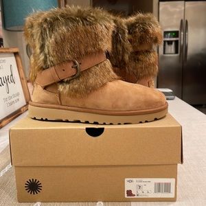 UGG Classic Buckle Mini
